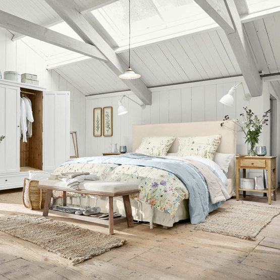 Bett Hawkington beige